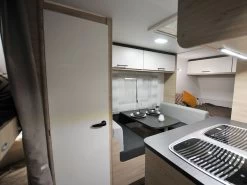 Caravelair Alba 466 Family Caravan 4 Caravelair Alba 466 Family Caravan -Wildernis Kampeer Winkel caravelair alba 466 2022 3 binnenkomst ecommerce 6aee