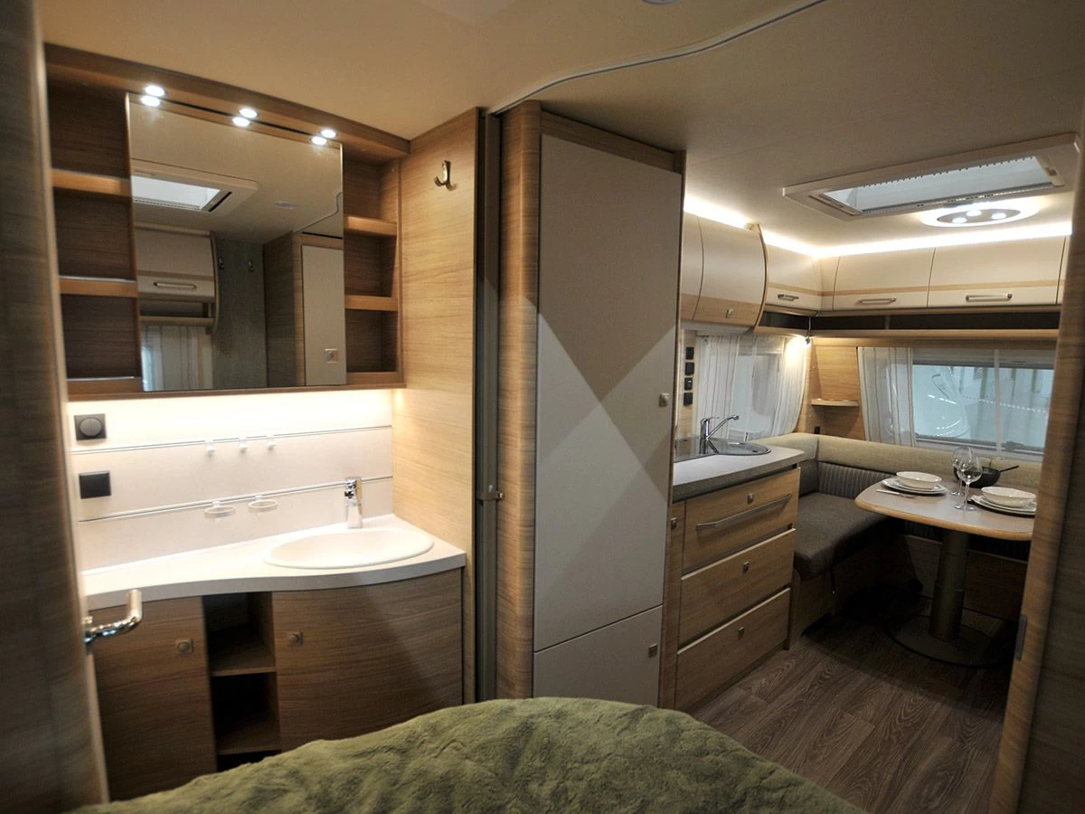 Fendt Bianco Activ 465 SFH caravan Fendt Bianco Activ 465 SFH Caravan -Wildernis Kampeer Winkel