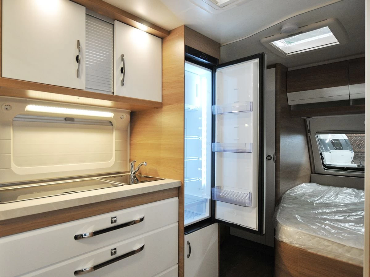 Hobby De Luxe 460 UFe caravan Hobby De Luxe 460 UFe Caravan -Wildernis Kampeer Winkel hobby 460 ufe dl koelkast open ecommerce 7cbc