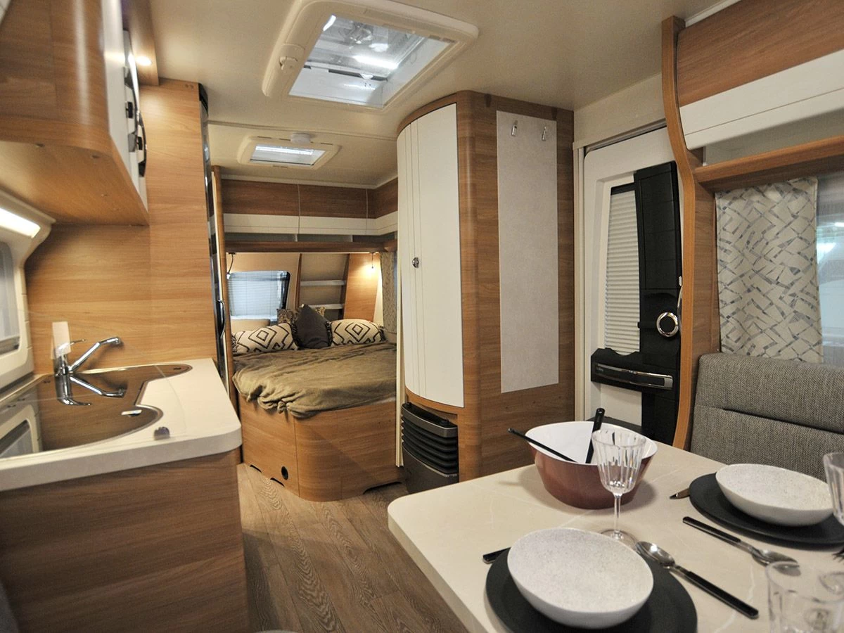 Hobby De Luxe 460 UFe caravan Hobby De Luxe 460 UFe Caravan -Wildernis Kampeer Winkel