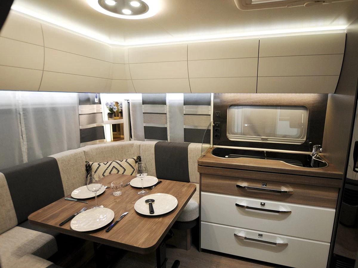 Hobby Excellent Edition 460 UFe caravan Hobby Excellent Edition 460 UFe Caravan -Wildernis Kampeer Winkel