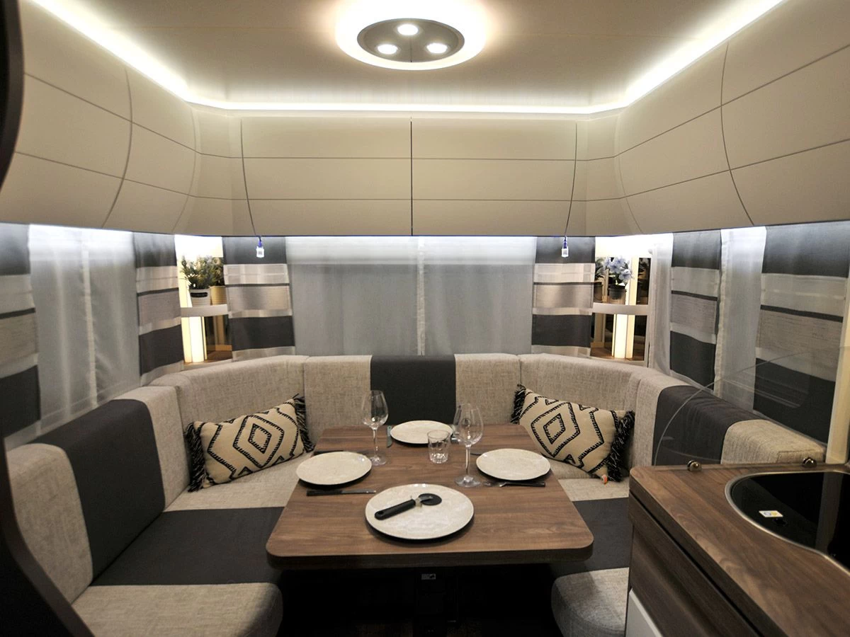 Hobby Excellent Edition 460 UFe caravan Hobby Excellent Edition 460 UFe Caravan -Wildernis Kampeer Winkel