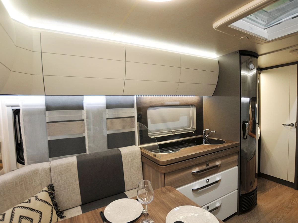 Hobby Excellent Edition 460 UFe caravan Hobby Excellent Edition 460 UFe Caravan -Wildernis Kampeer Winkel