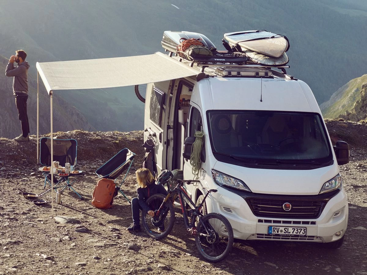 Thule SmartClamp System 6300 Ducato basisrails Thule SmartClamp System 6300 Ducato Basisrails -Wildernis Kampeer Winkel thule roof rack smartclamp ducato 8 ecommerce 3b88 1