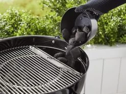 Weber RVS Scharnierend GBS 57cm Grillrooster 4 Weber RVS Scharnierend GBS 57cm Grillrooster -Wildernis Kampeer Winkel weber rvs scharnierend gbs 57cm grillrooster 2 ecommerce 734b